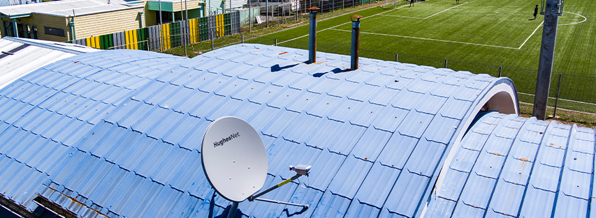 comunidad rural con Internet satelital